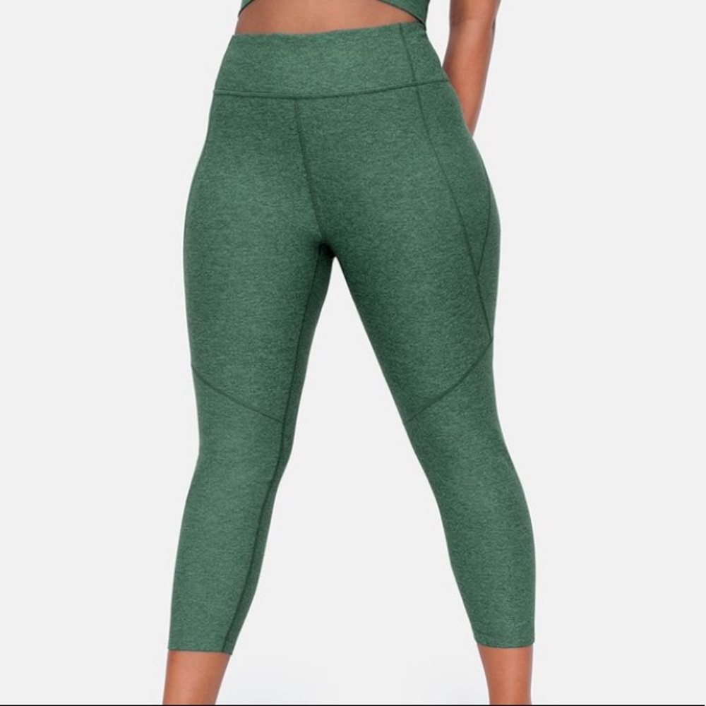 NWOT Outdoor Voices Green 3/4 Leggings